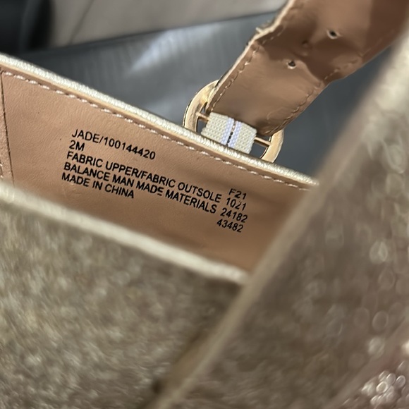 NWT- INC - Jade Beige Gold sparkly Shoe - Size 2 M - Picture 8 of 9